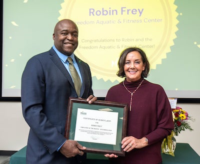 frey and dr washington with her plaque