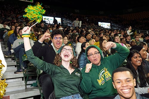 Students cheer during men's basketball game at Homecoming 2023