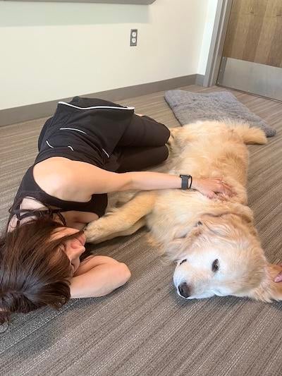 student with therapy dog