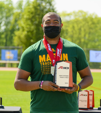 Jaylen Simmons holding trophy